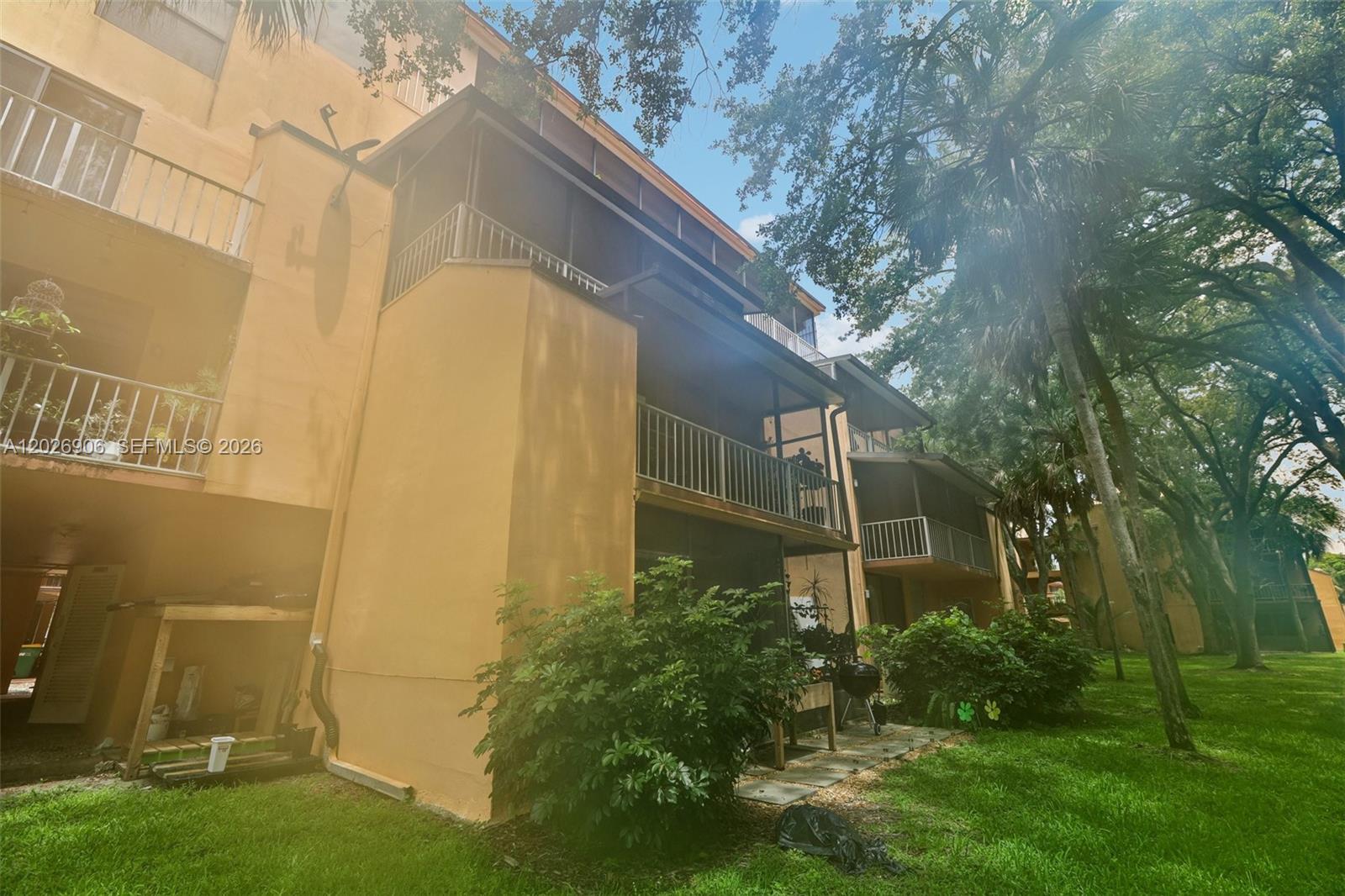 LAGO WEST CONDOMINIUM - Residential