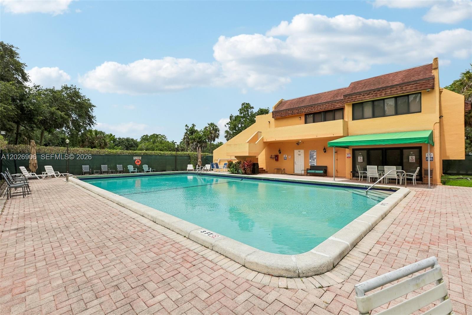 LAGO WEST CONDOMINIUM - Residential