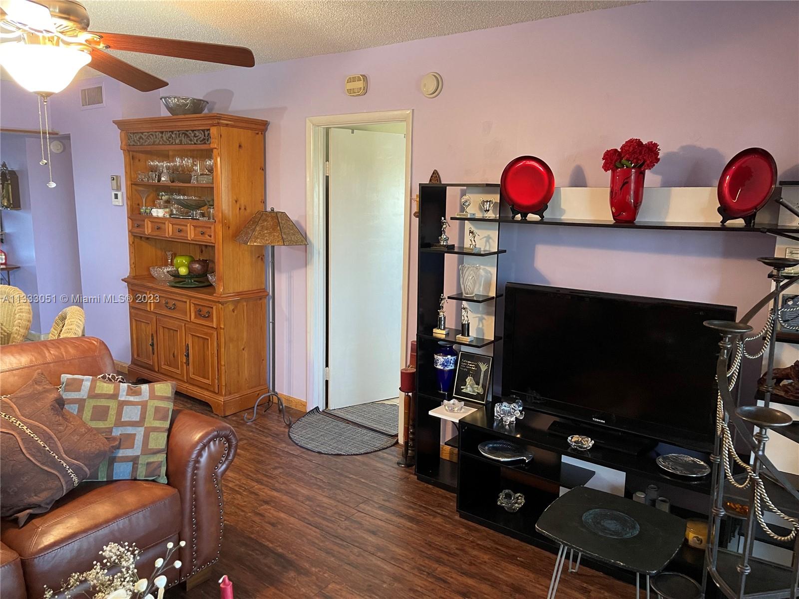 ORIOLE GOLF & TENNIS CLUB - Residential