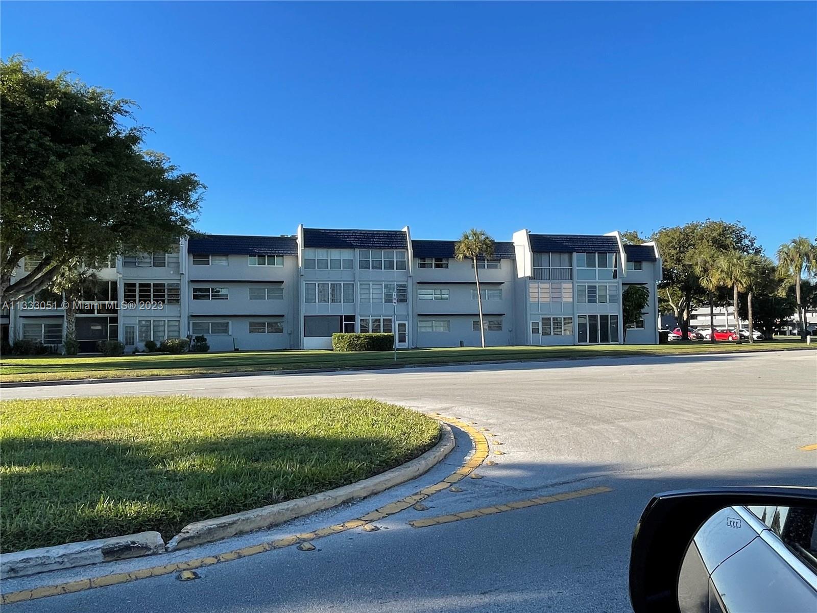 ORIOLE GOLF & TENNIS CLUB - Residential