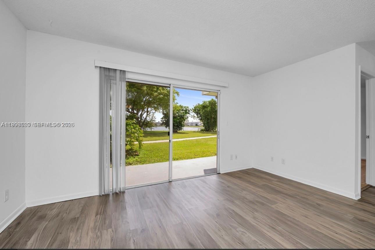 SUMMER LAKE - Residential