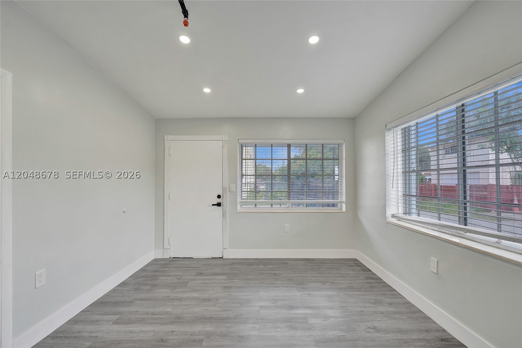 DIXIANNA VILLAS - Residential Lease