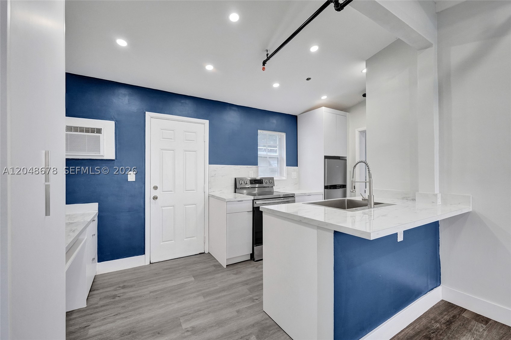 DIXIANNA VILLAS - Residential Lease