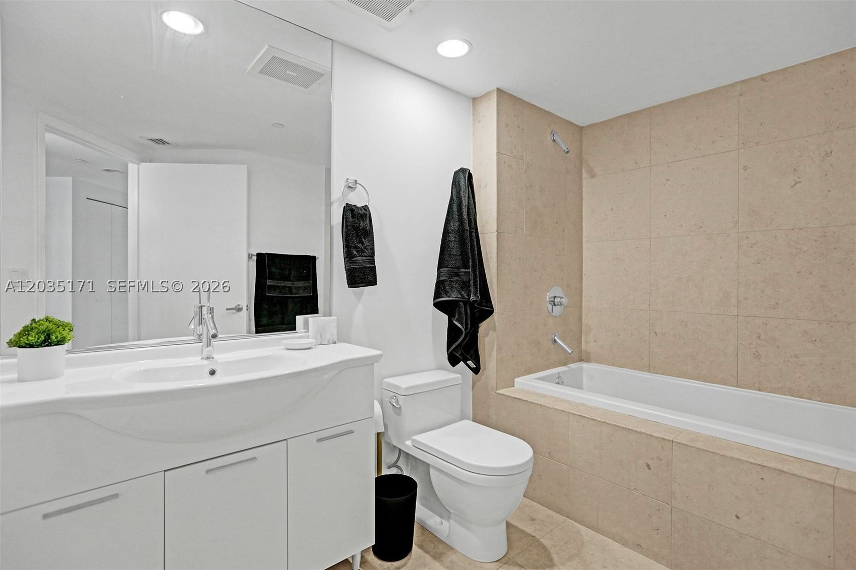 ICONBRICKELL CONDO NO 1 - Residential