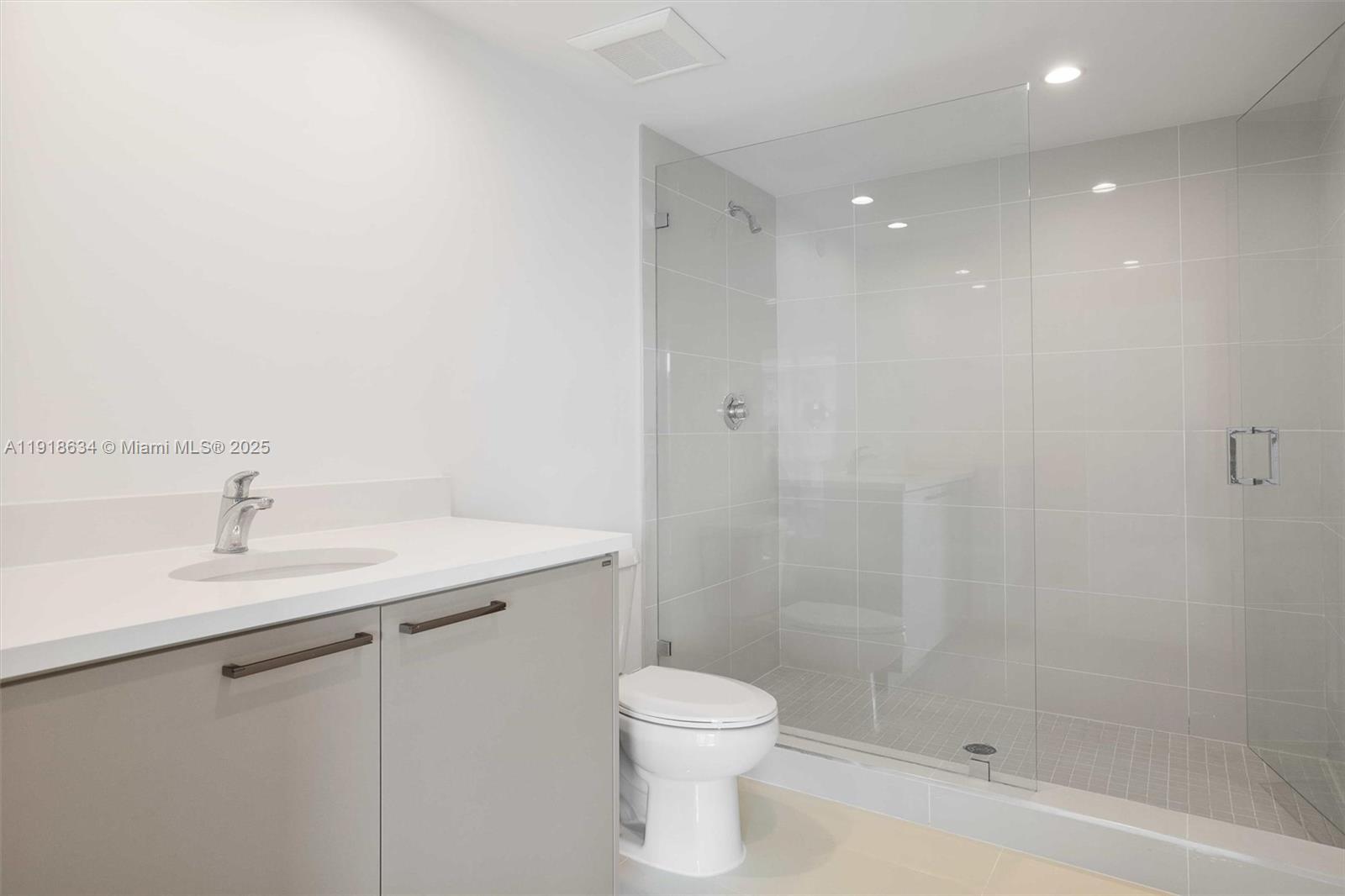ONE BAY HARBOR CONDO - Residential