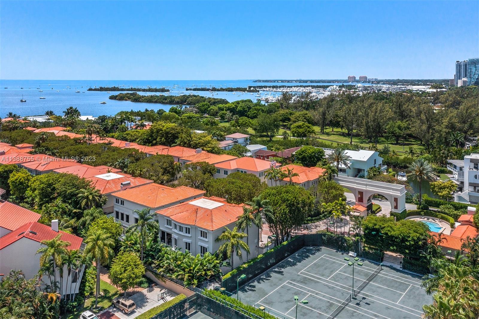 BAYSHORE VILLAS - Residential