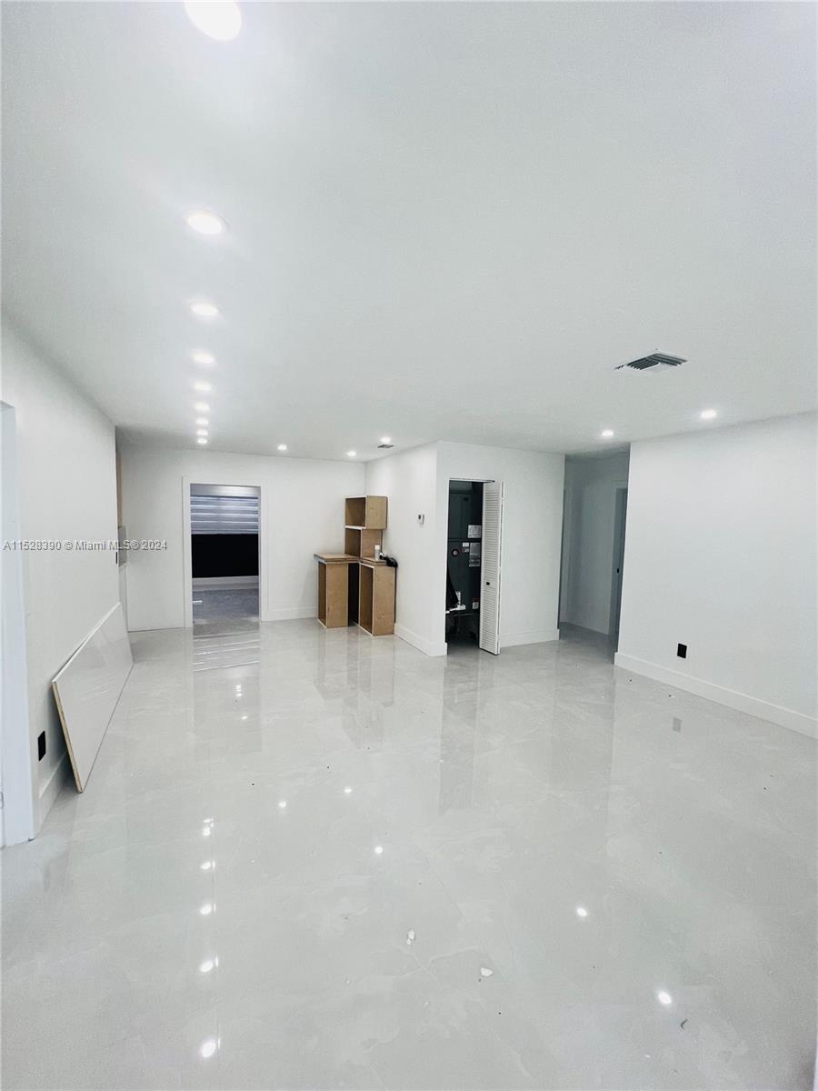AVOCADO VILLAS - Residential Lease