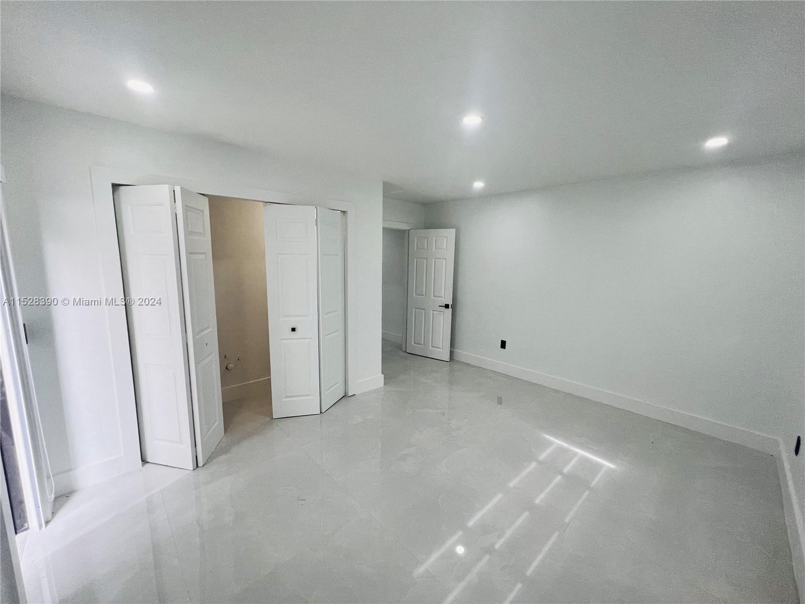 AVOCADO VILLAS - Residential Lease