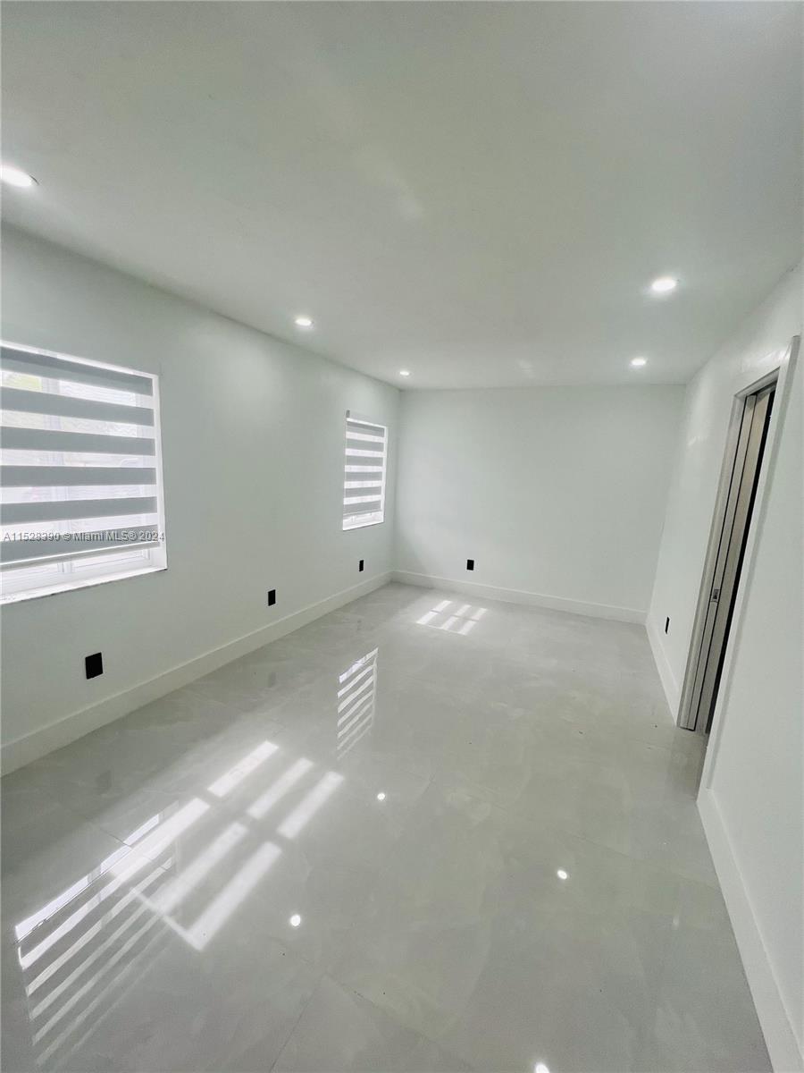 AVOCADO VILLAS - Residential Lease