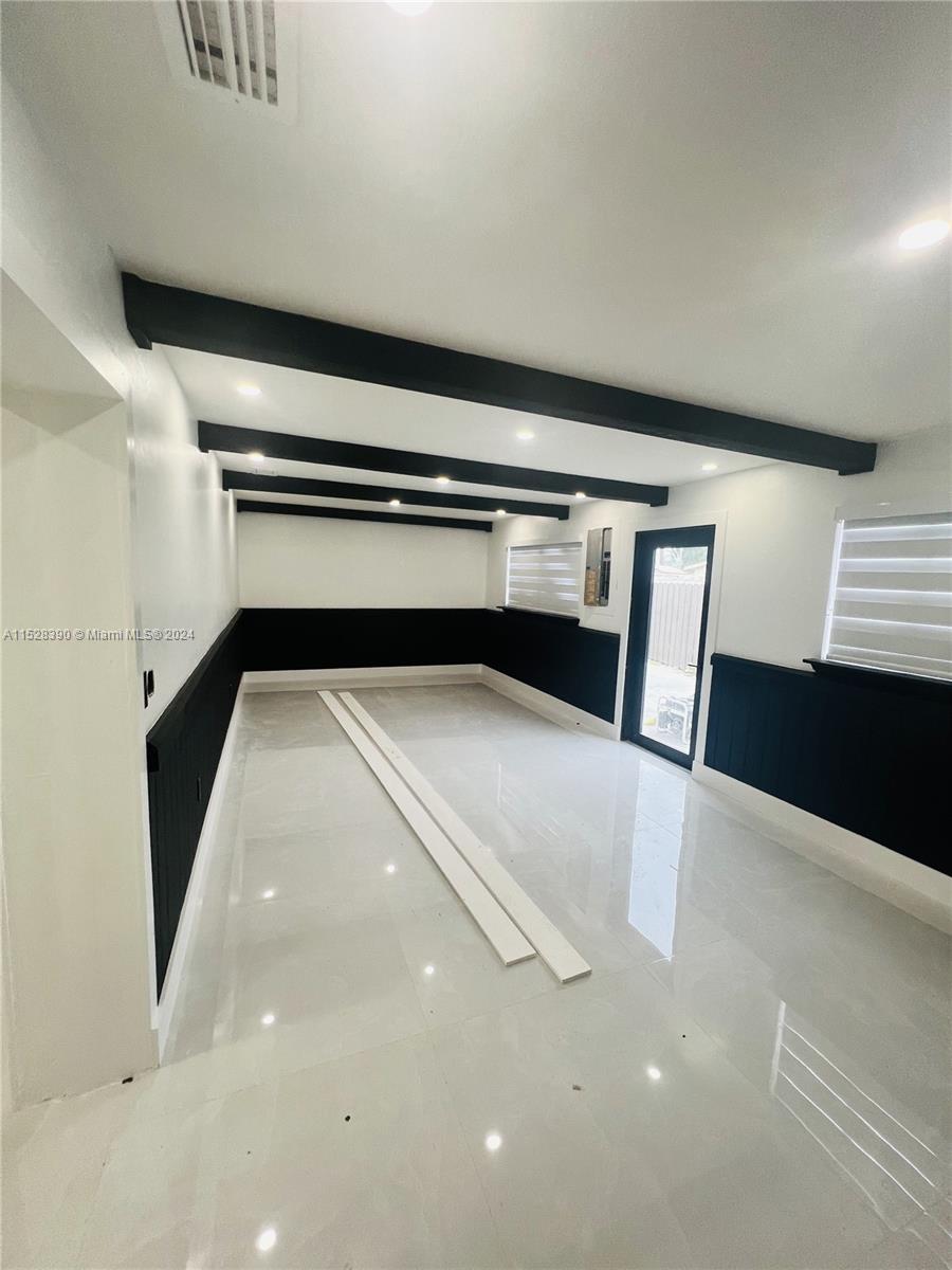 AVOCADO VILLAS - Residential Lease