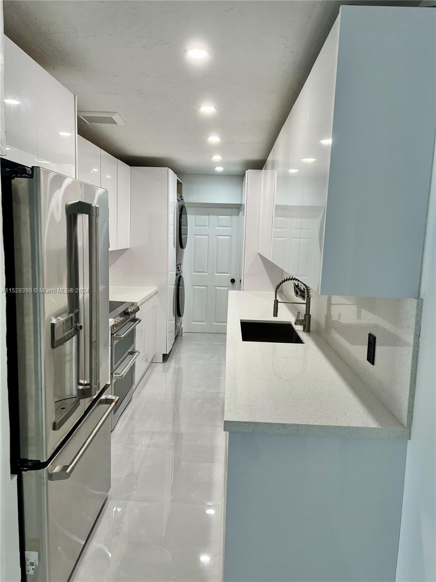 AVOCADO VILLAS - Residential Lease