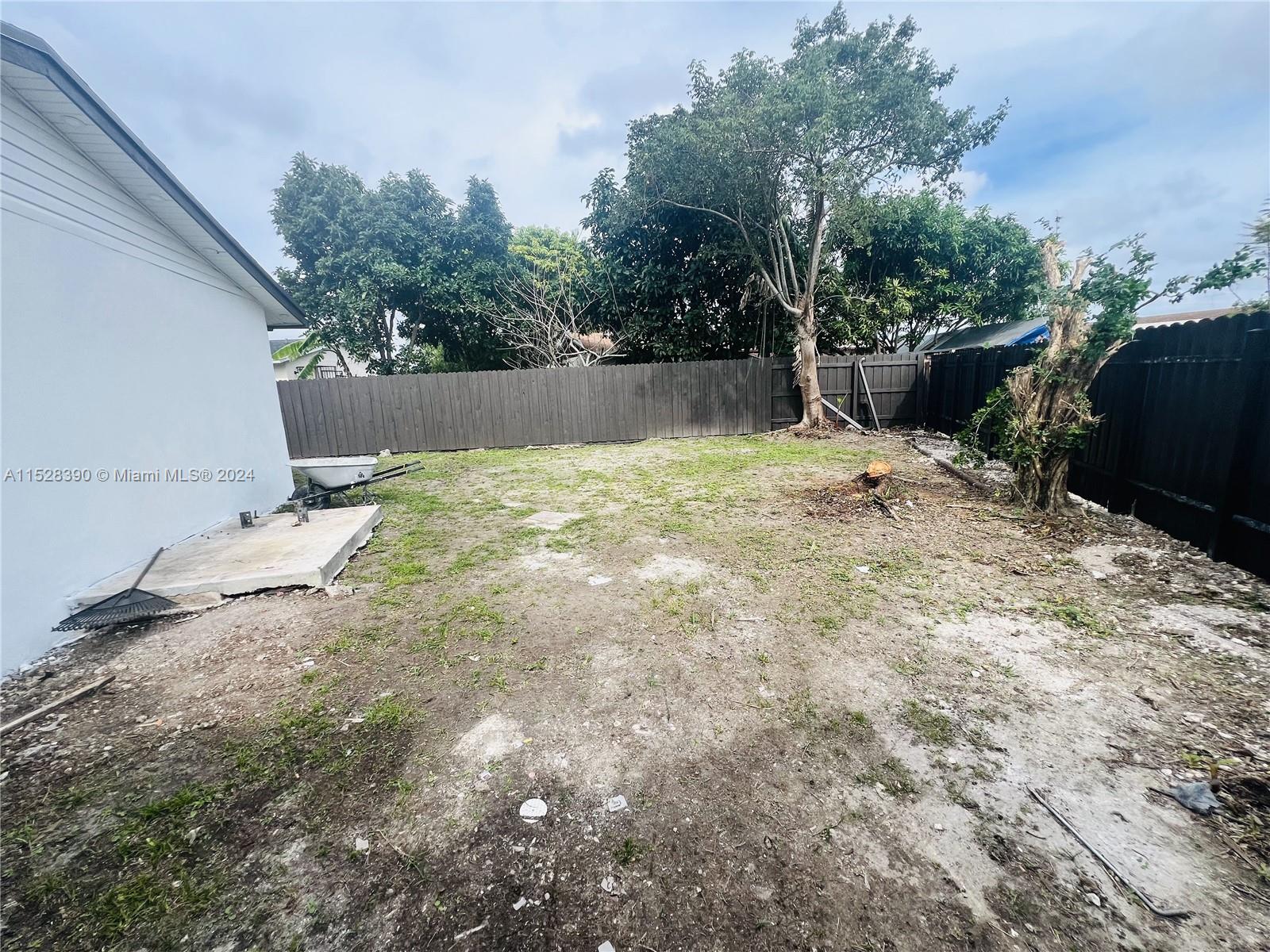 AVOCADO VILLAS - Residential Lease