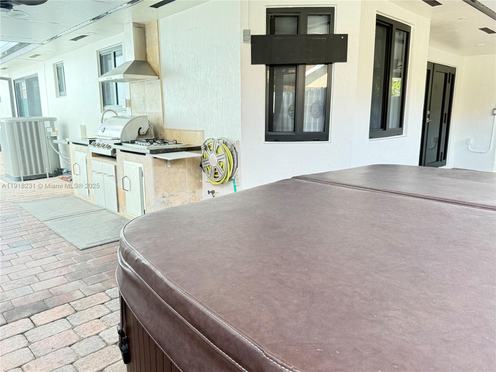IVIS AT LOYOLA - Residential Lease