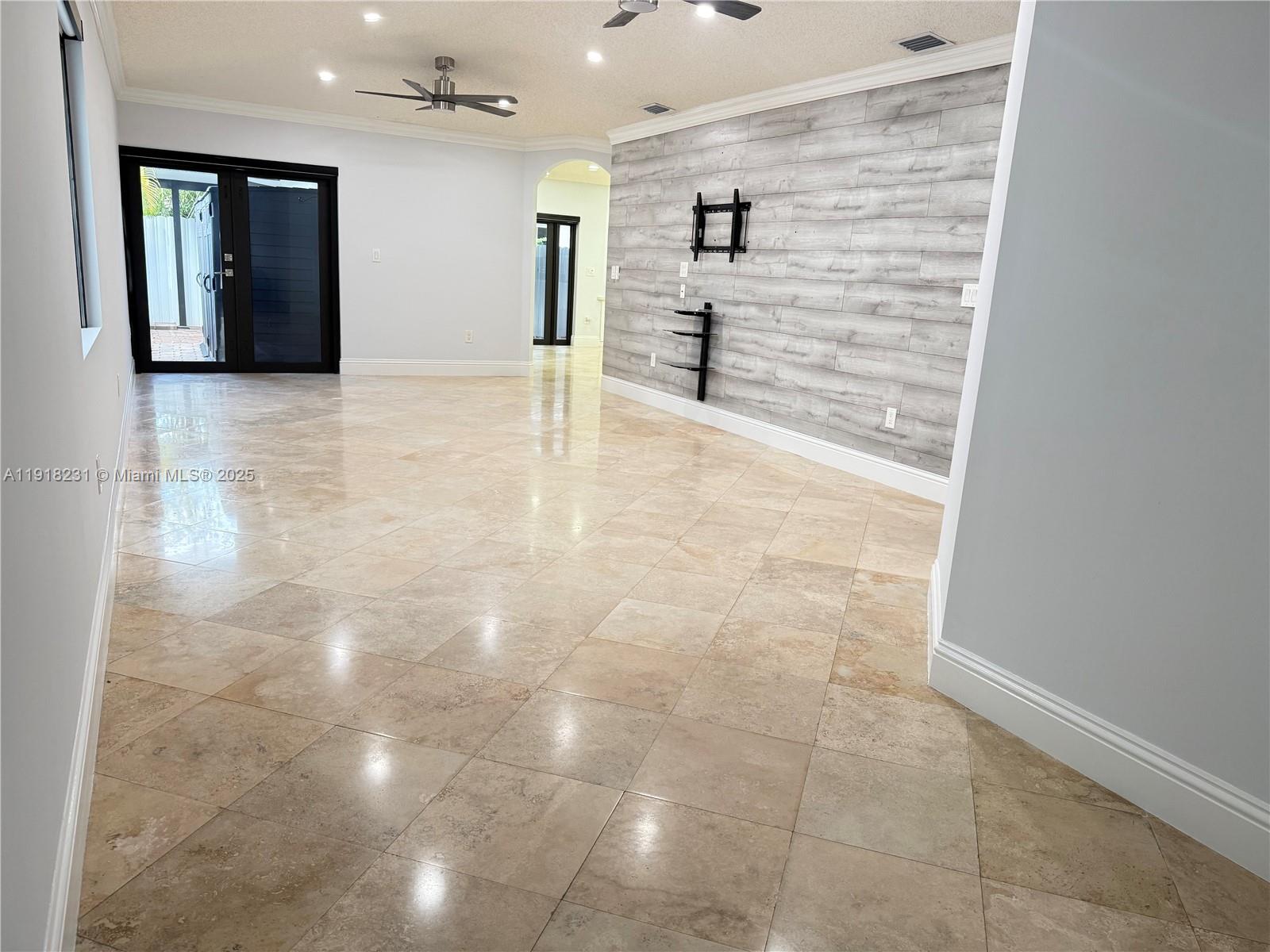 IVIS AT LOYOLA - Residential Lease