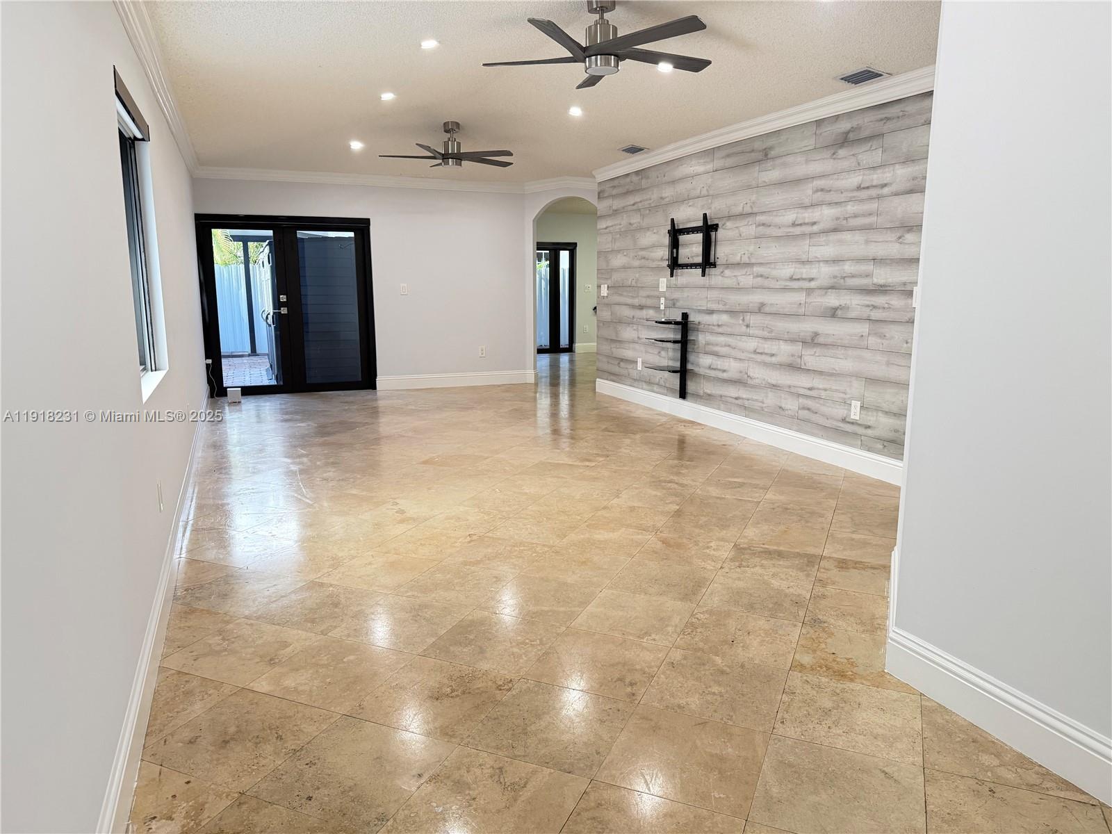 IVIS AT LOYOLA - Residential Lease