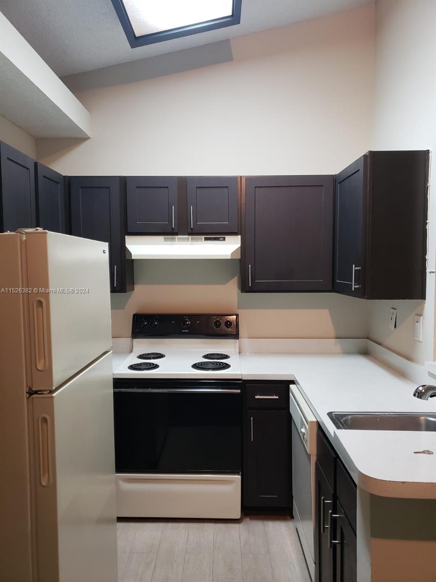 COCO PARC CONDO - Residential Lease