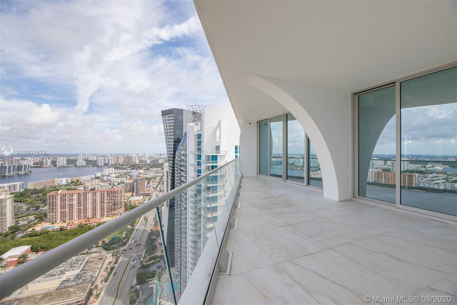 JADE SIGNATURE CONDO - Residential