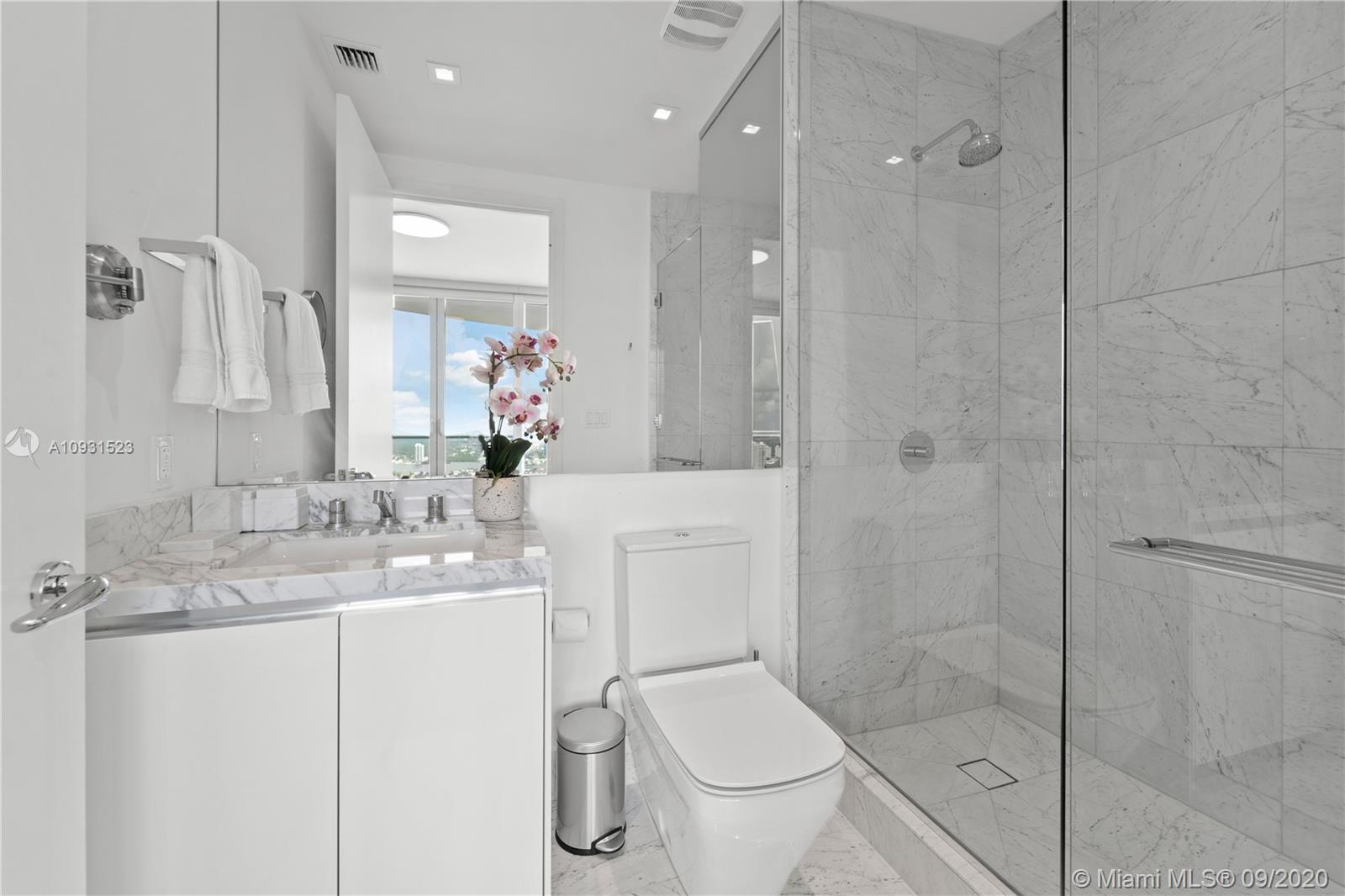 JADE SIGNATURE CONDO - Residential