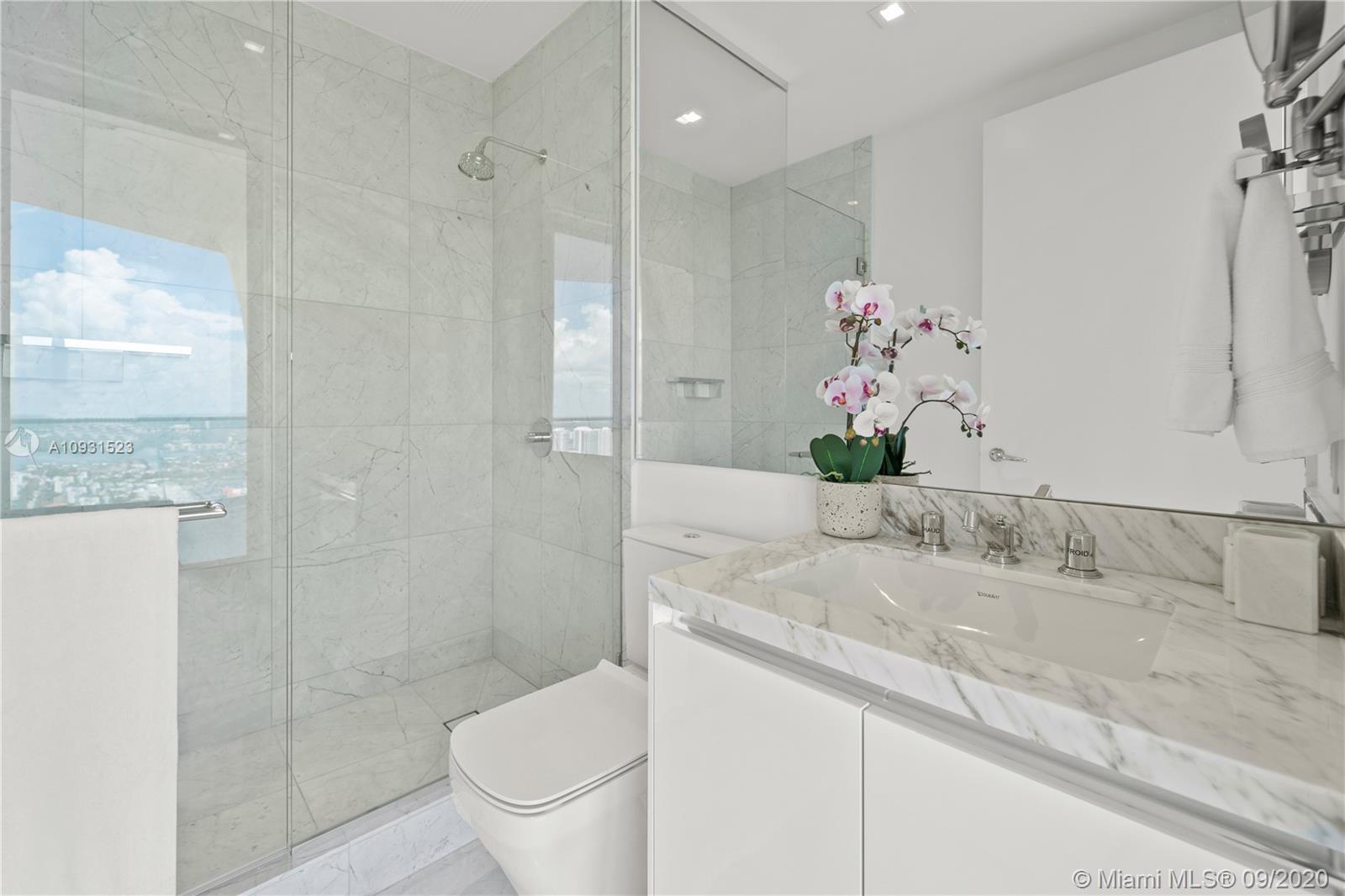 JADE SIGNATURE CONDO - Residential