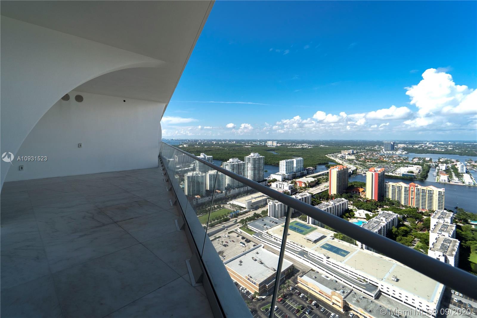JADE SIGNATURE CONDO - Residential