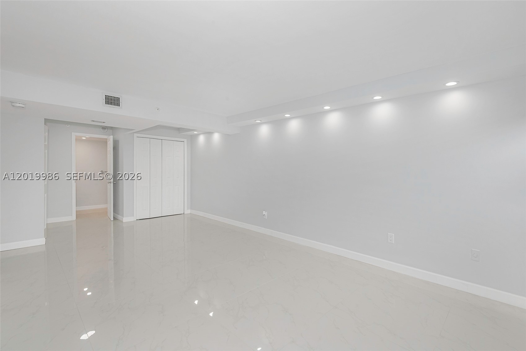 SUMMIT CONDO - Residential