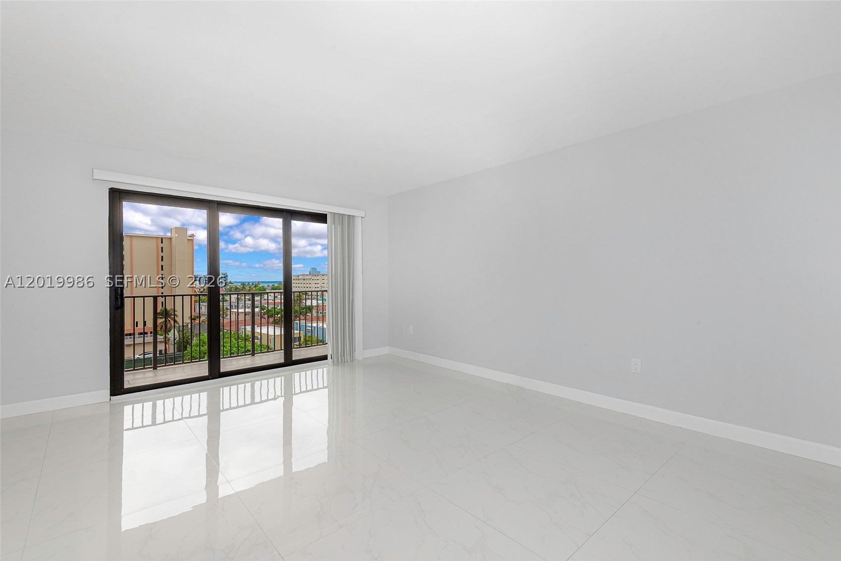 SUMMIT CONDO - Residential