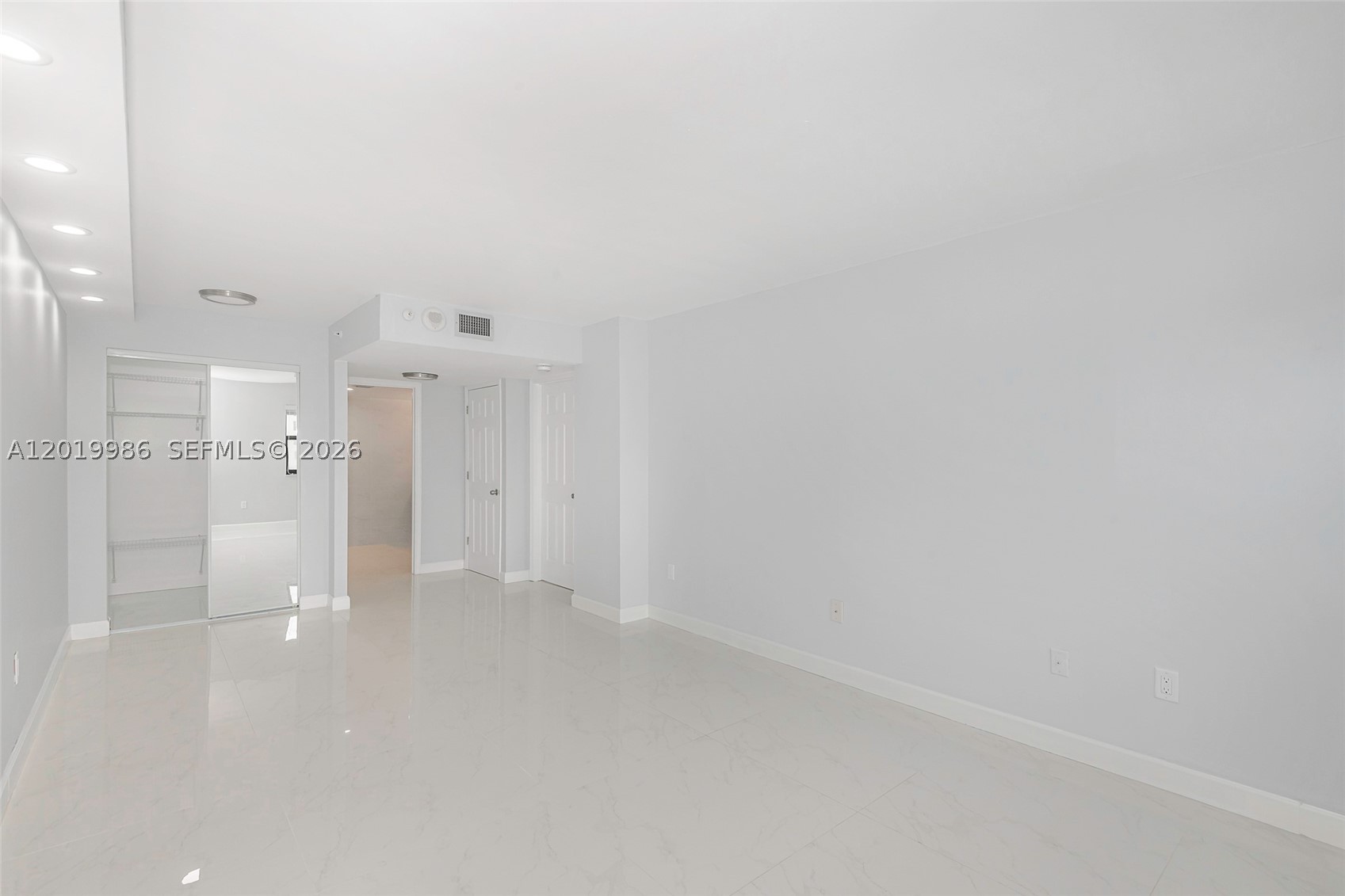 SUMMIT CONDO - Residential