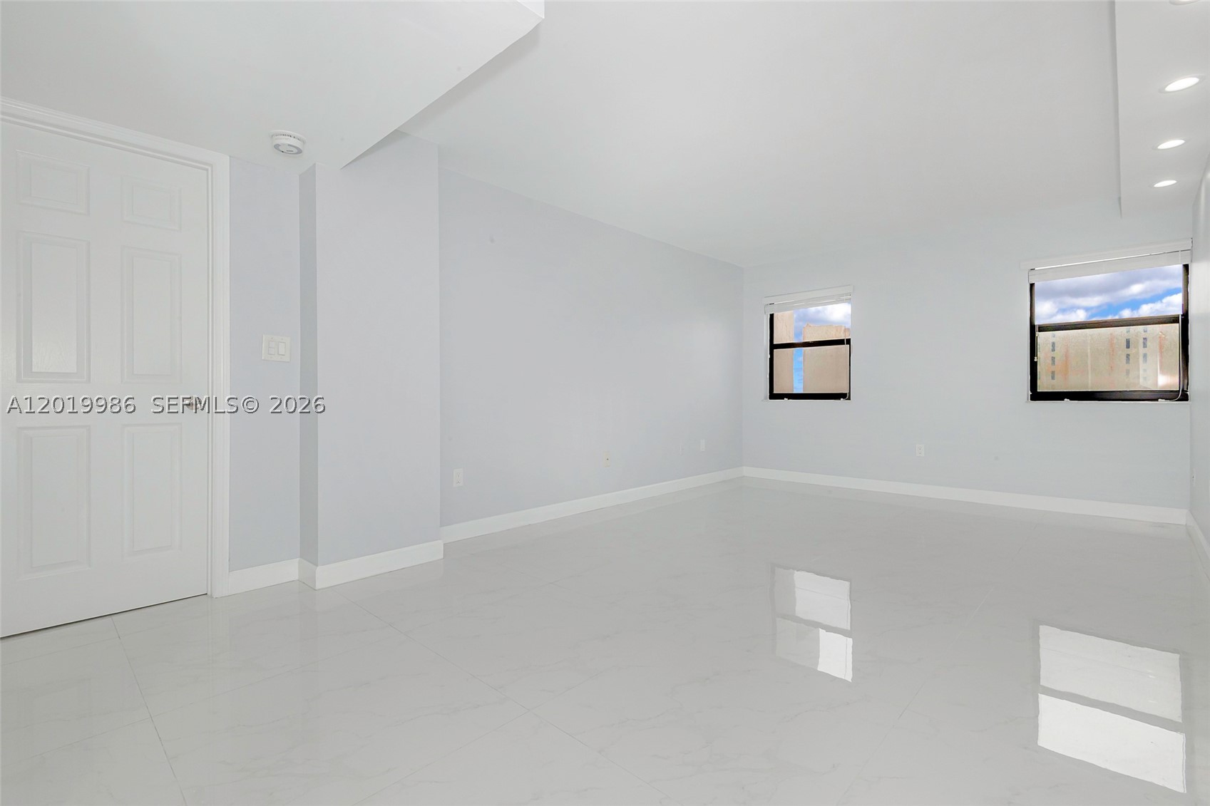 SUMMIT CONDO - Residential