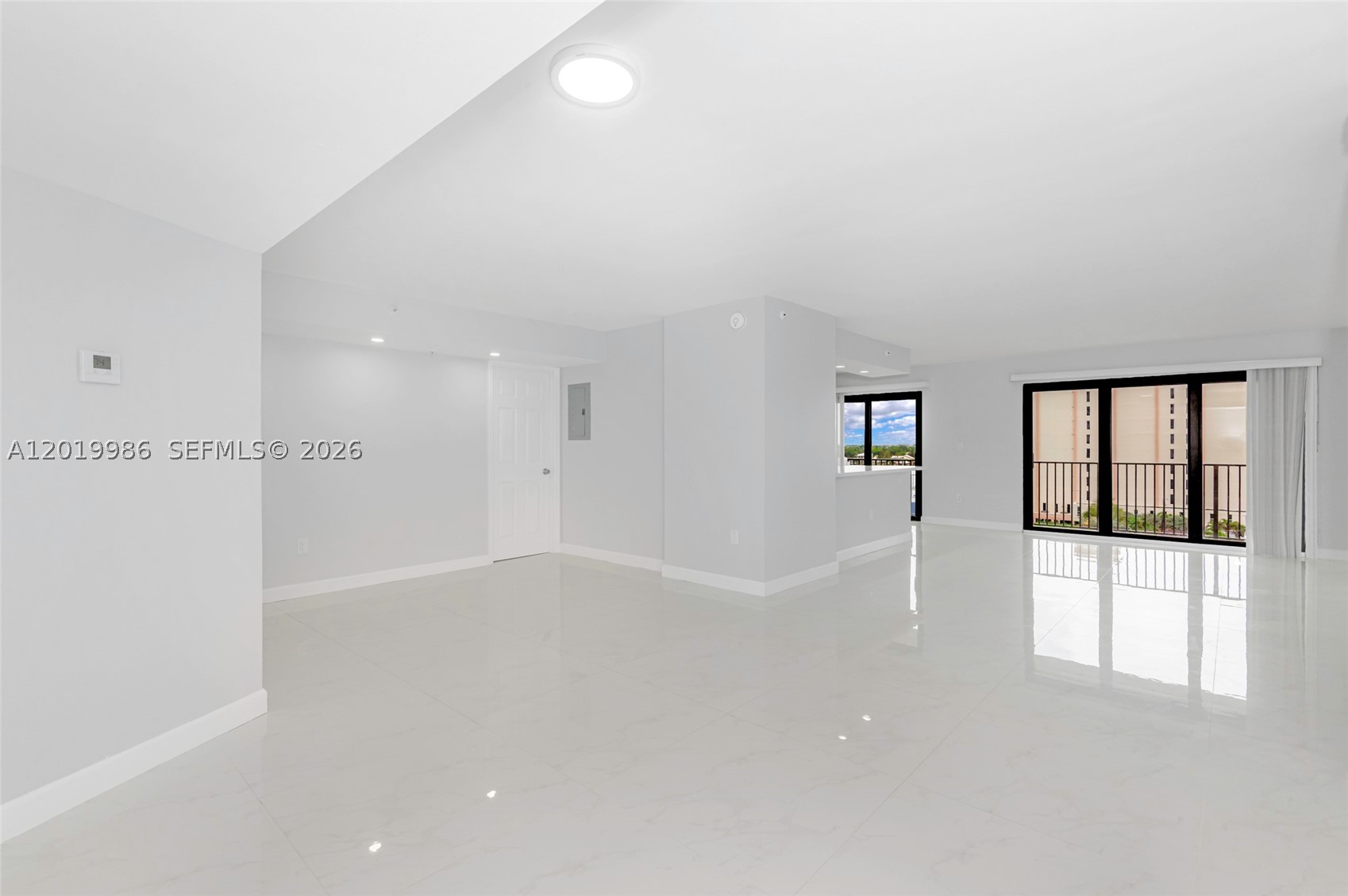 SUMMIT CONDO - Residential