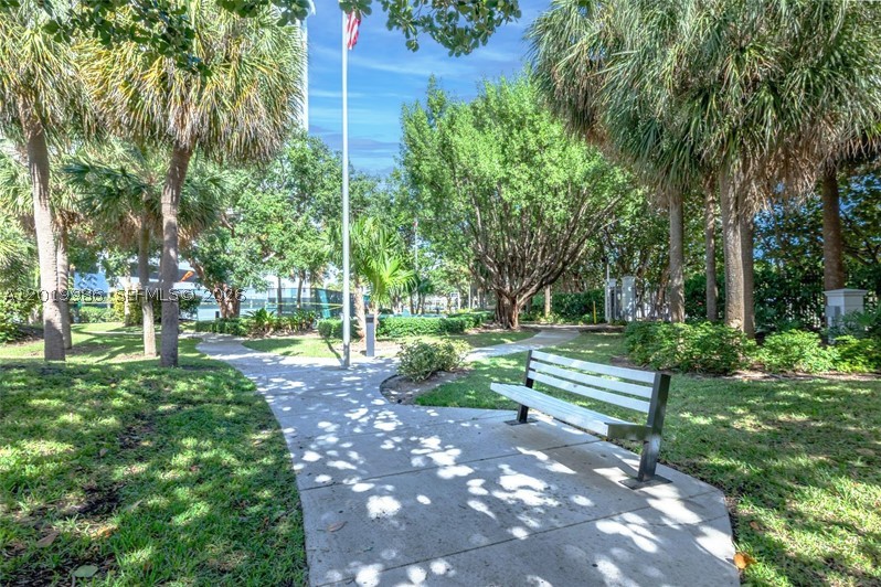 SUMMIT CONDO - Residential