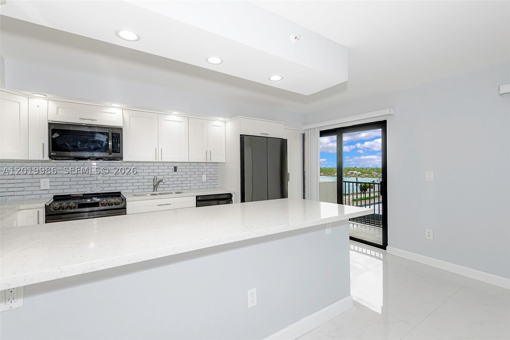 SUMMIT CONDO - Residential