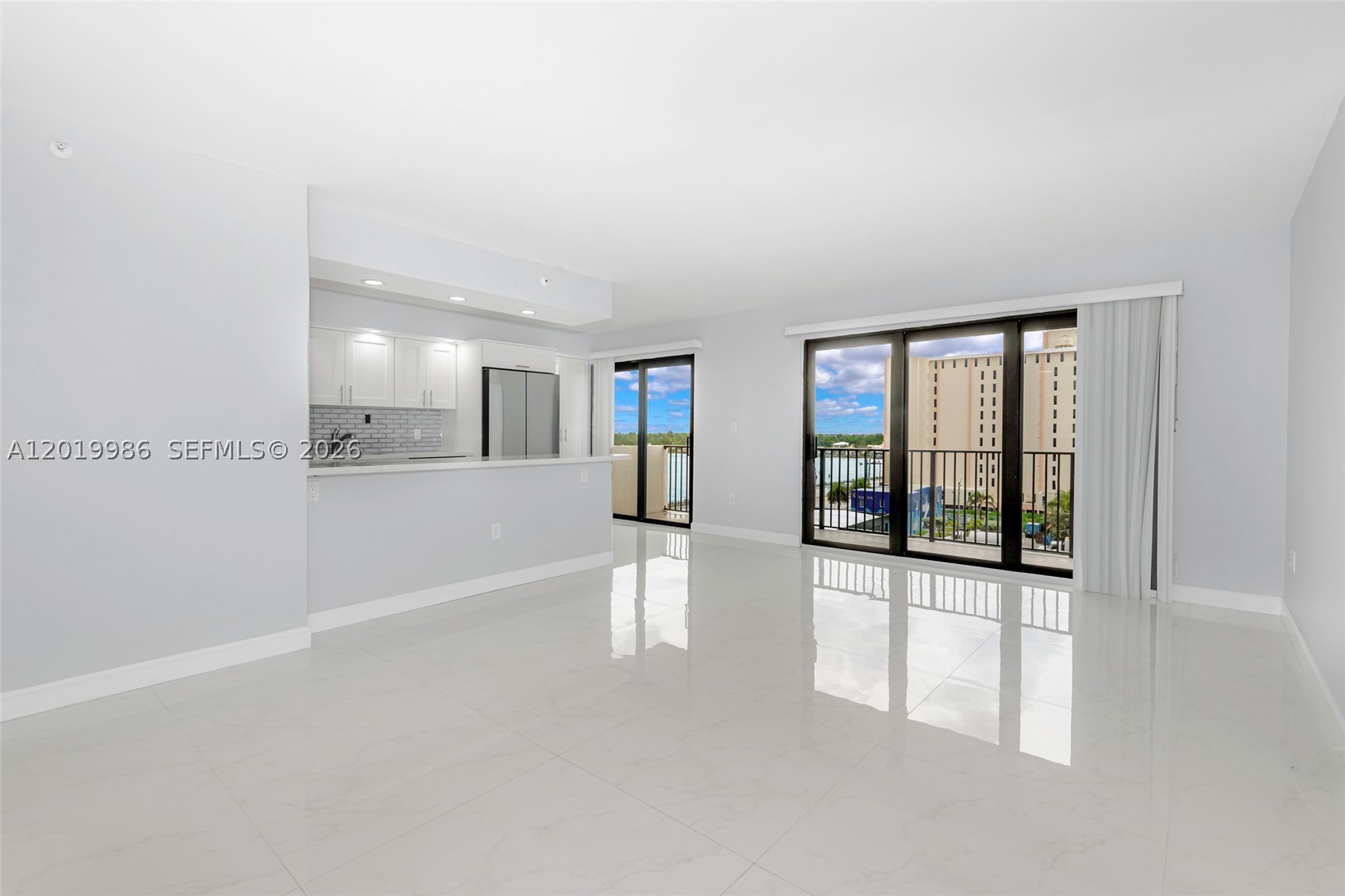 SUMMIT CONDO - Residential