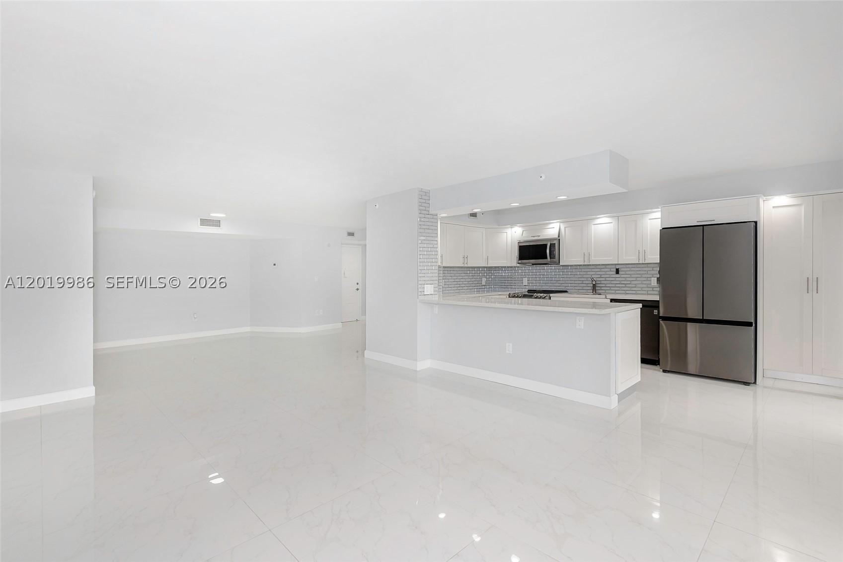 SUMMIT CONDO - Residential