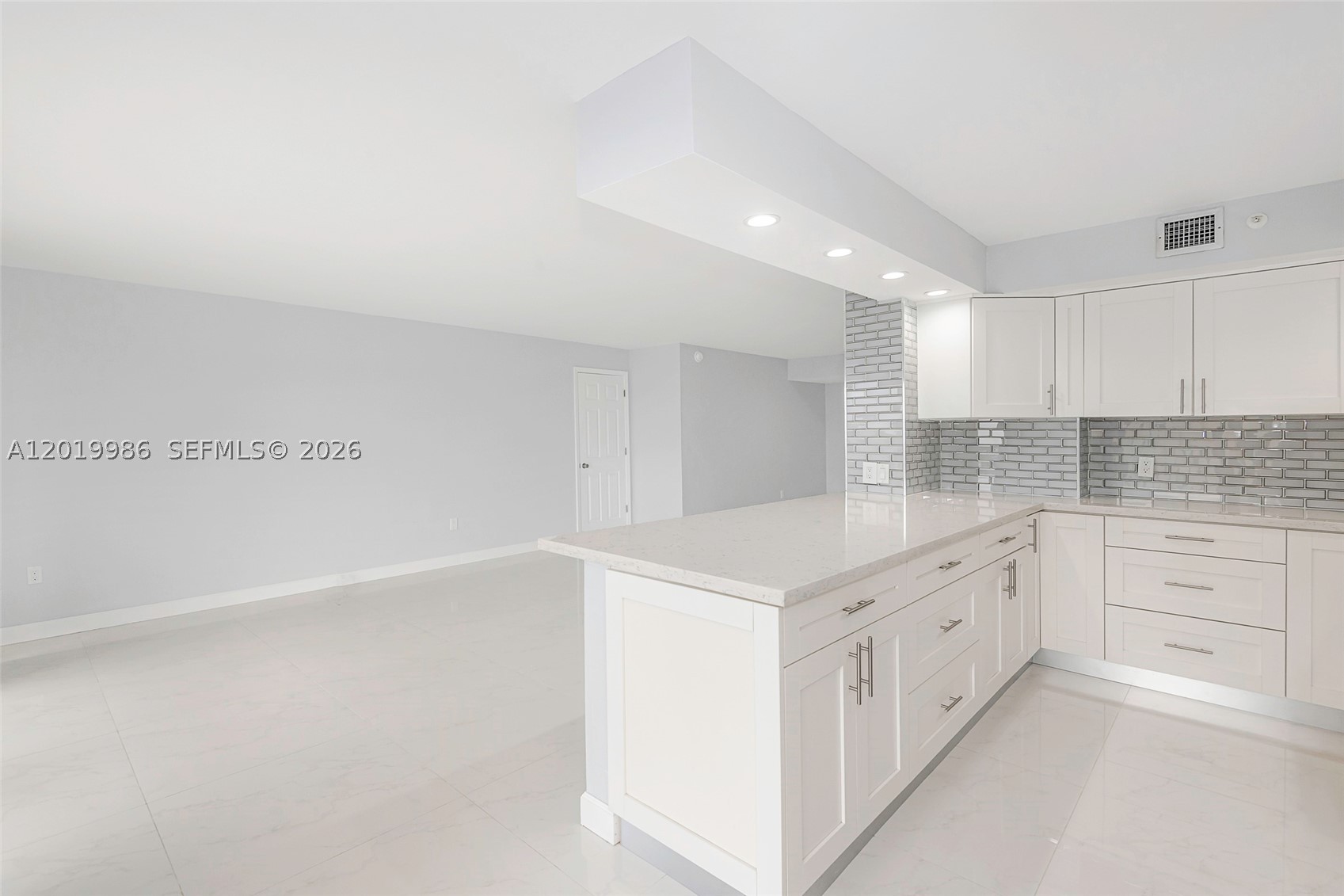 SUMMIT CONDO - Residential