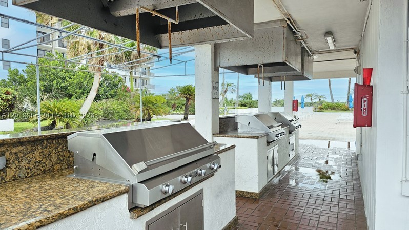SUMMIT CONDO - Residential
