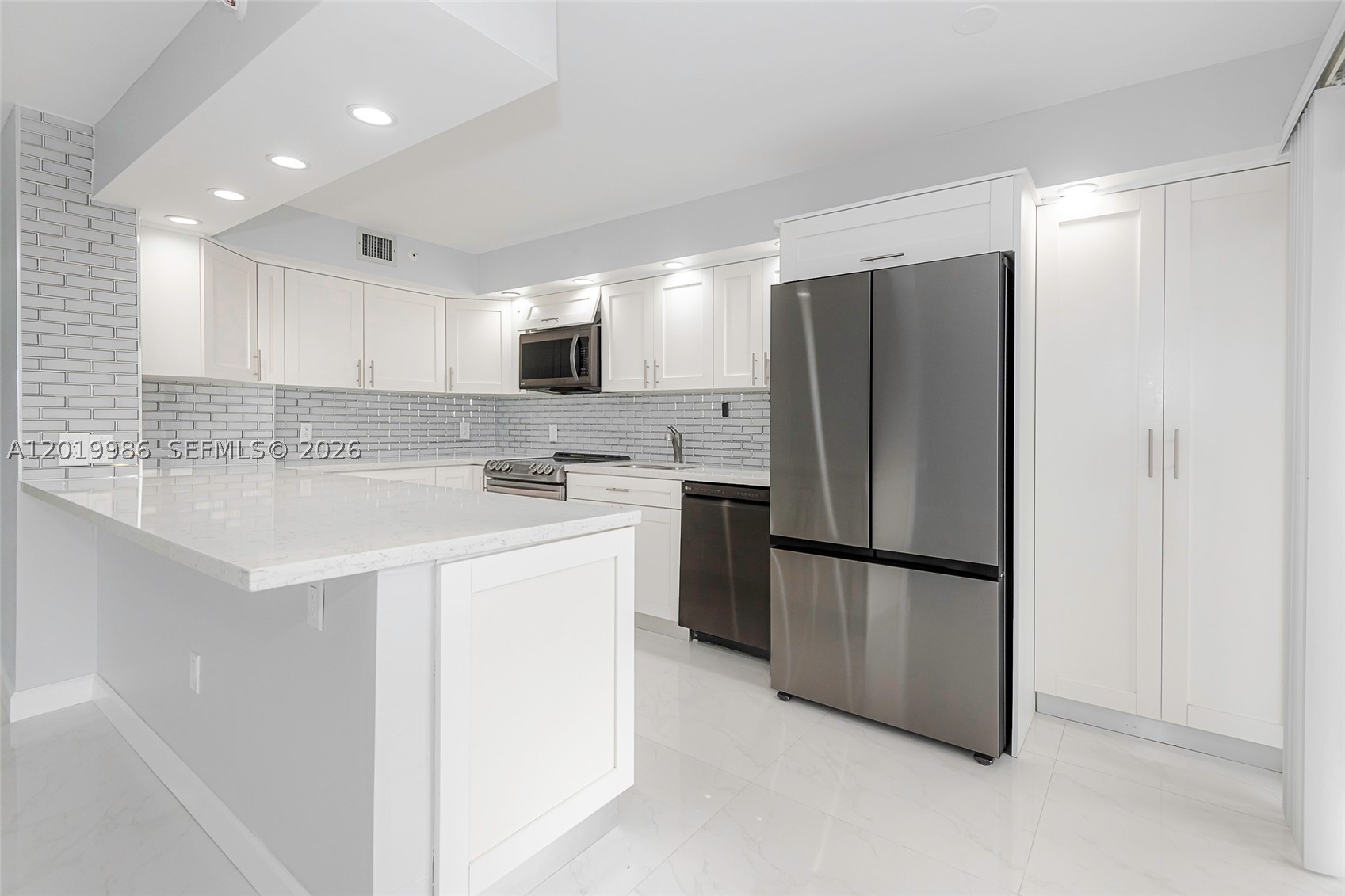SUMMIT CONDO - Residential