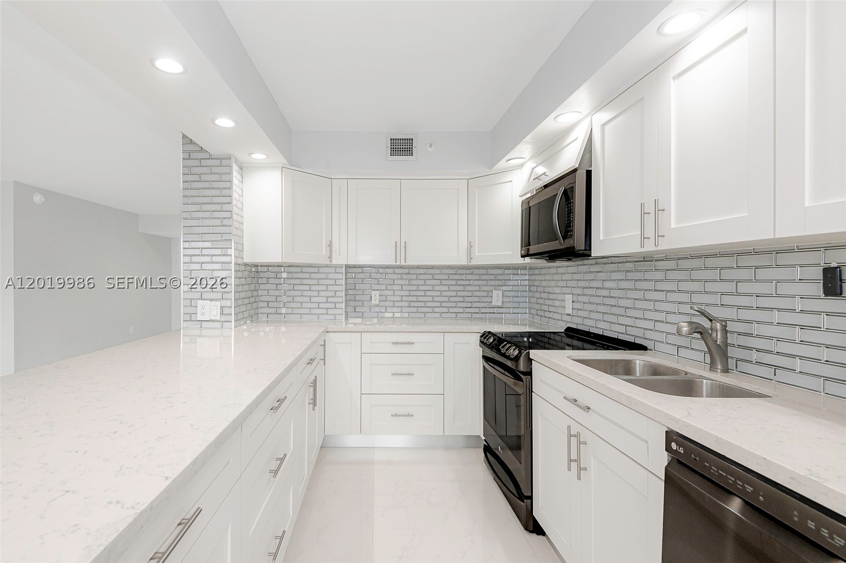 SUMMIT CONDO - Residential