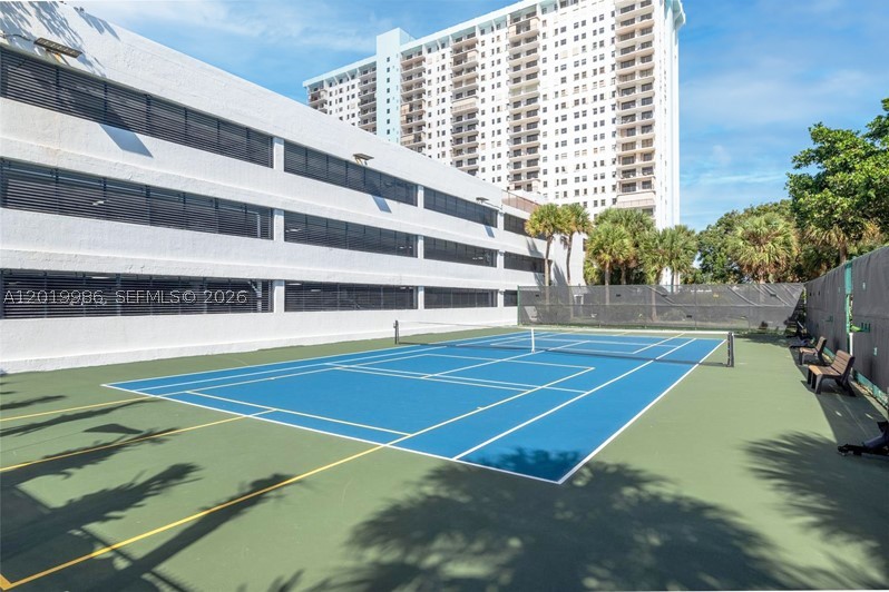 SUMMIT CONDO - Residential