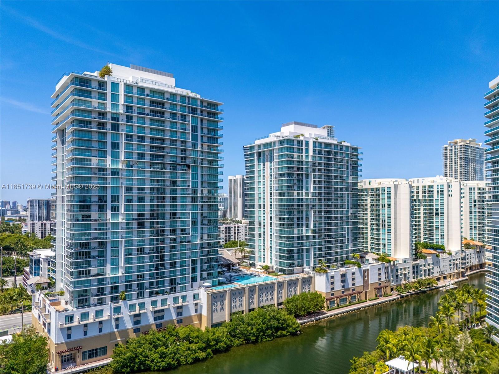 PARQUE TOWERS CONDO - Residential