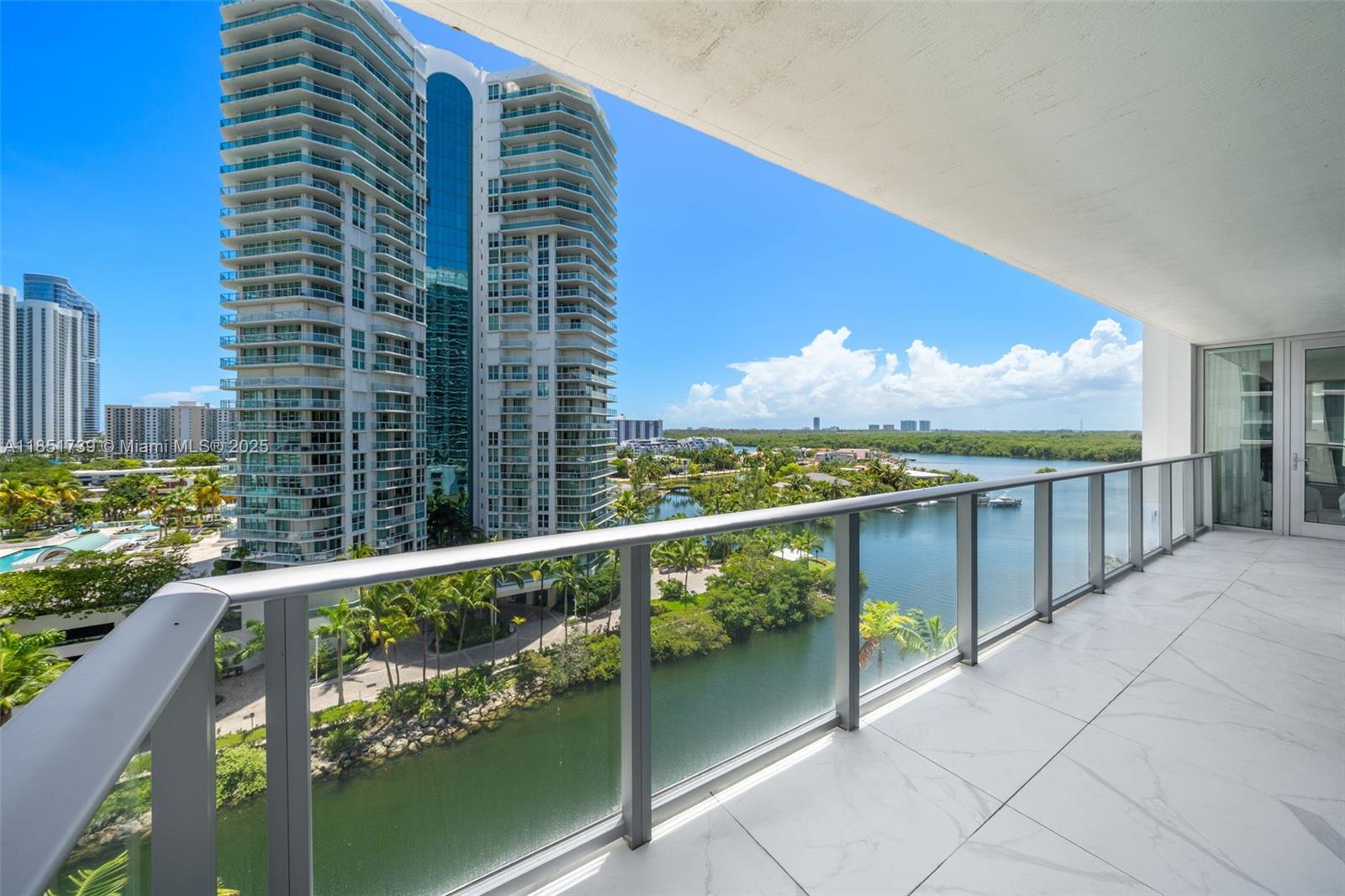 PARQUE TOWERS CONDO - Residential
