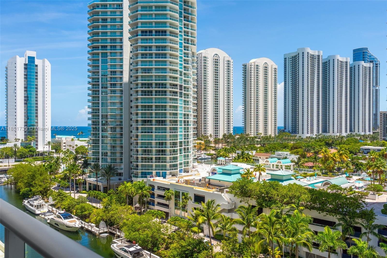 PARQUE TOWERS CONDO - Residential