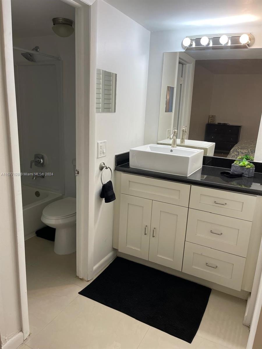 CARIBBEAN BREEZE CONDO - Residential Lease