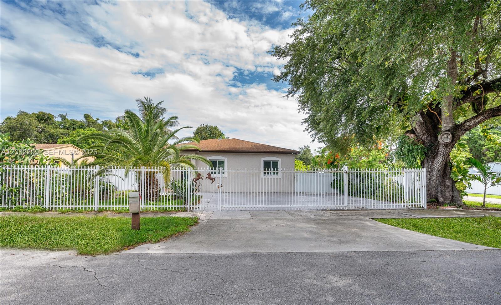 BEAUTIFUL CORNER LOT HOME, OFFERING ADDED SPACE.
@BIG DOG!@
THE REAR PORTION OF THE YARD! THE AREA WITH THE RV, IS PART OF THE PROPERTY! BEWARE OF DOG !