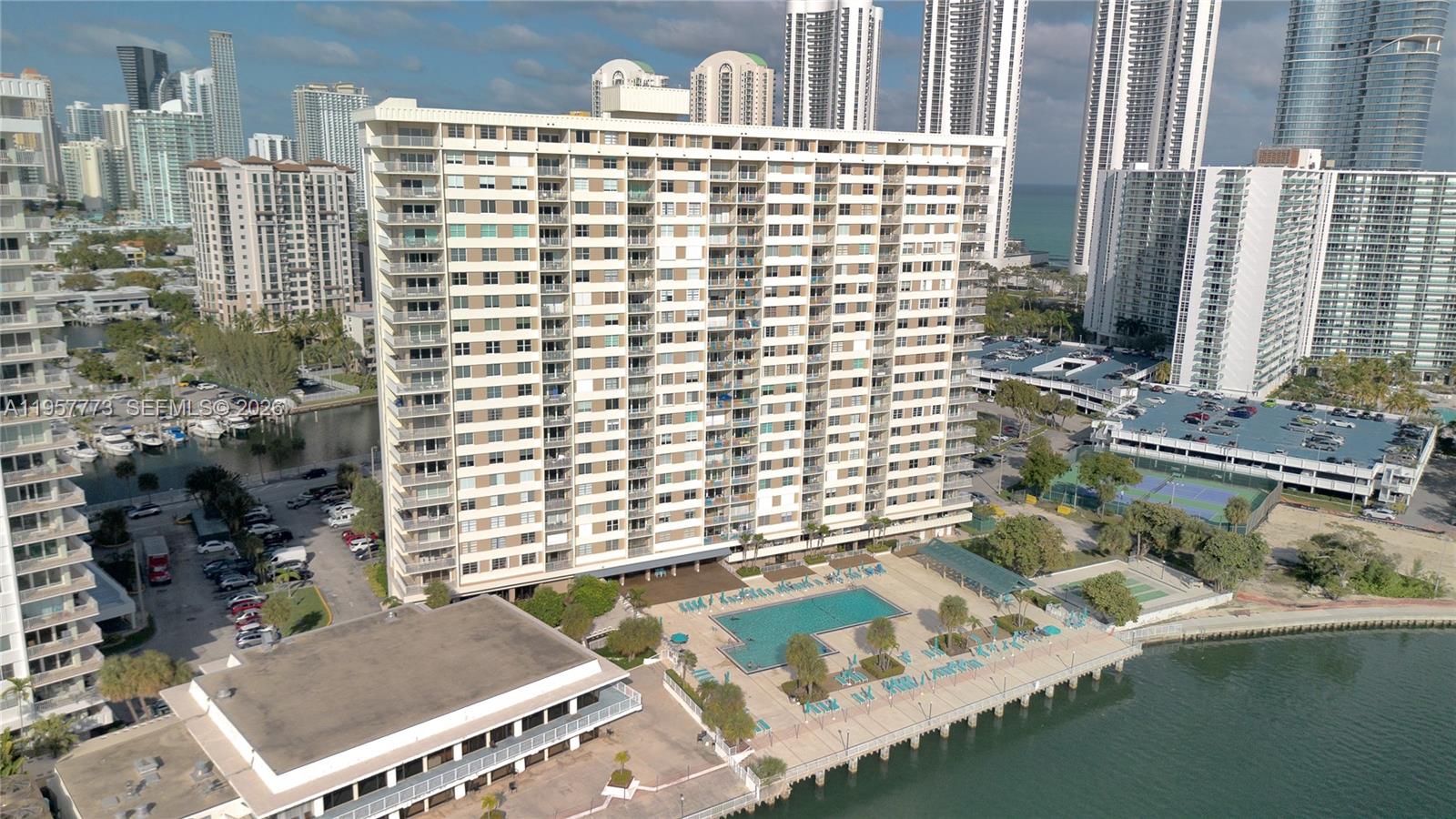 ARLEN HOUSE CONDO - Residential