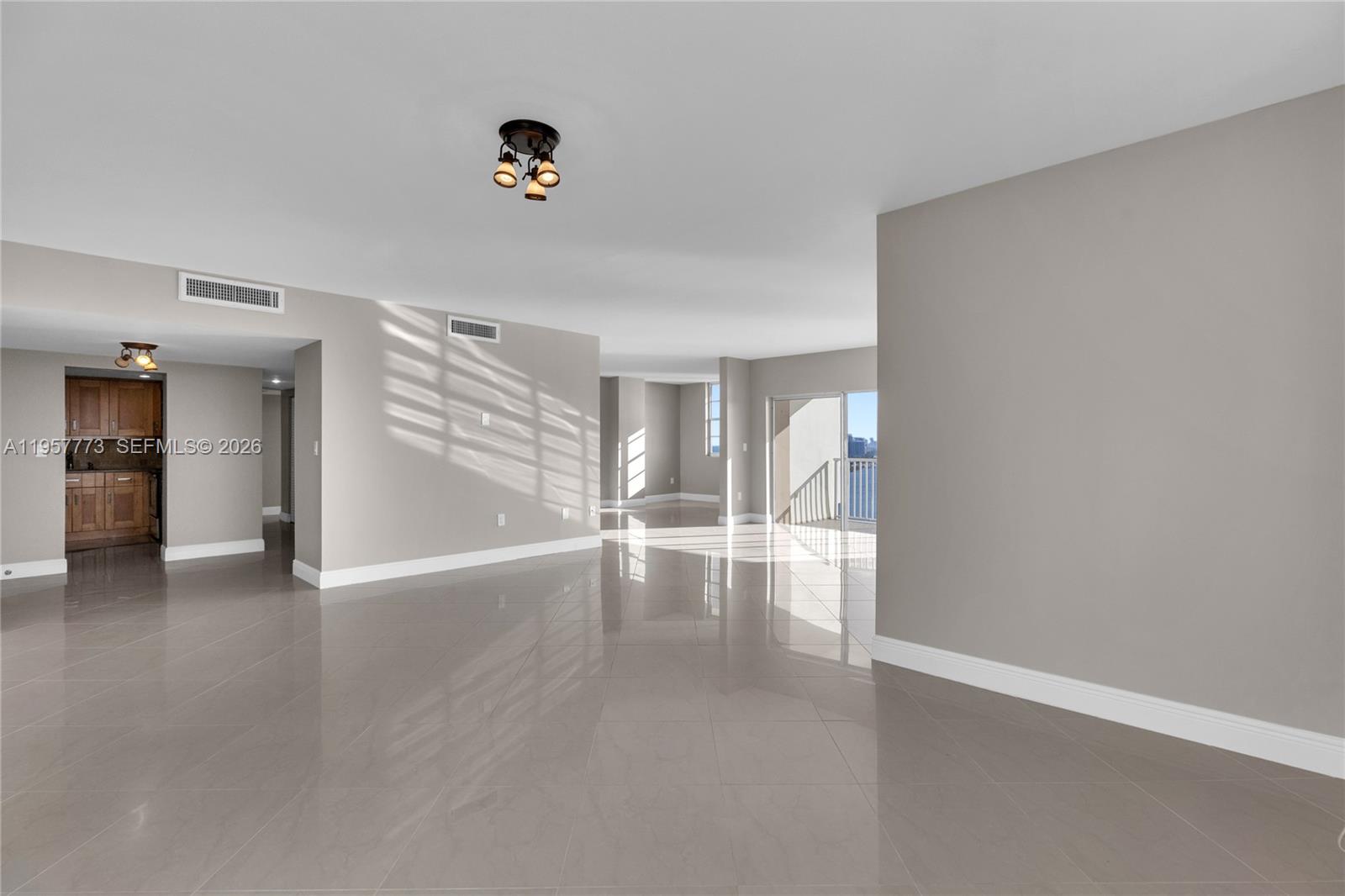 ARLEN HOUSE CONDO - Residential
