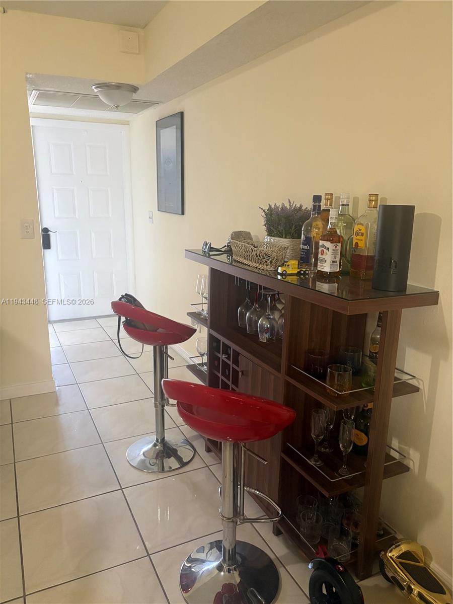 LAKESHORE CONDO 11 - Residential