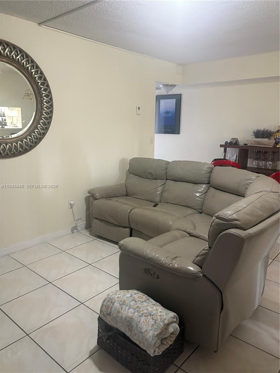 LAKESHORE CONDO 11 - Residential