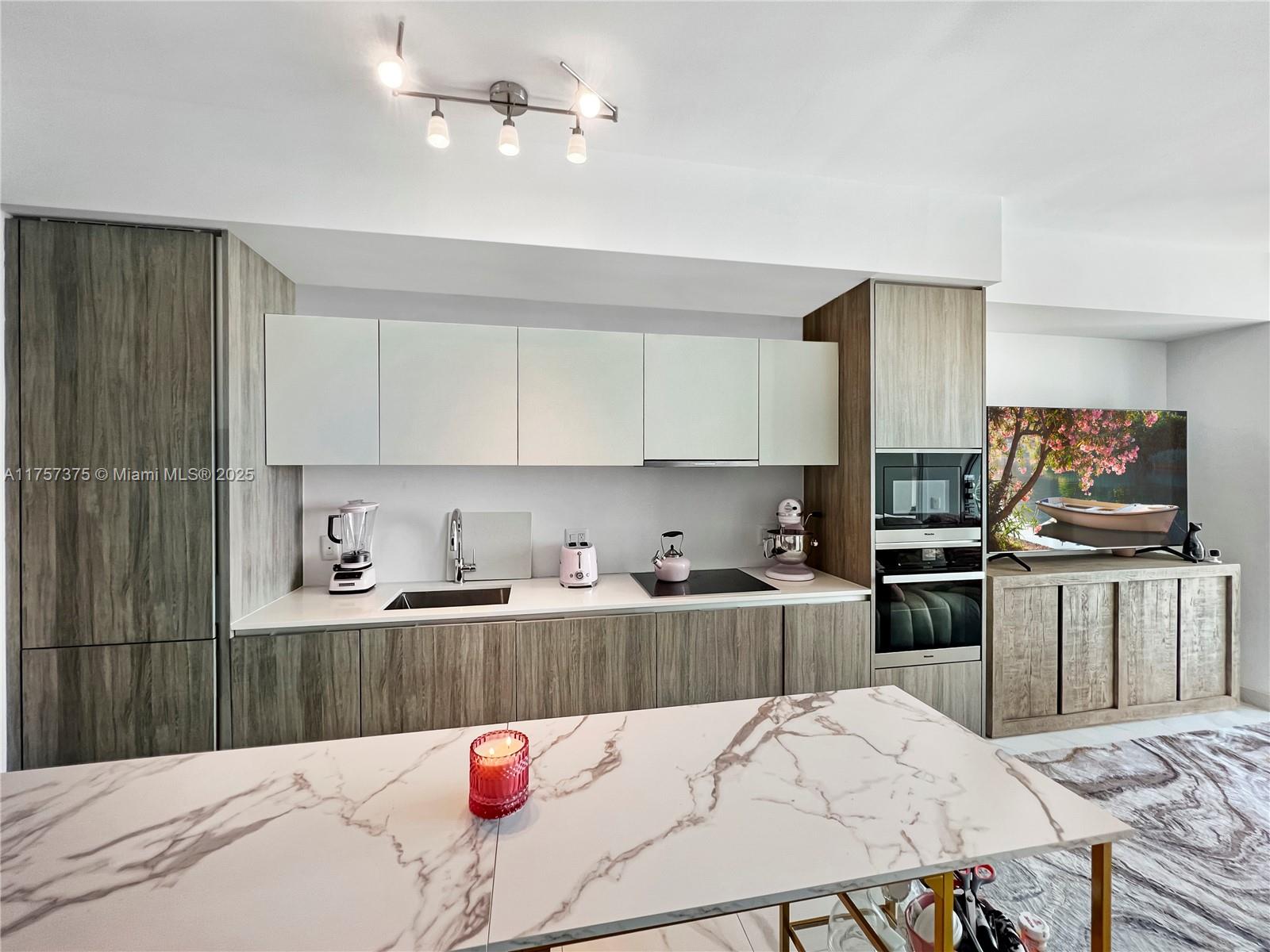 BISCAYNE BEACH CONDO - Residential