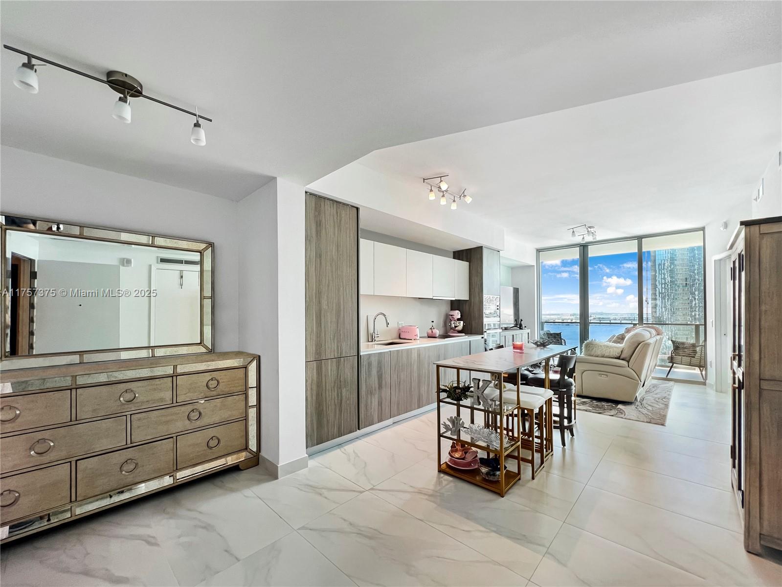 BISCAYNE BEACH CONDO - Residential