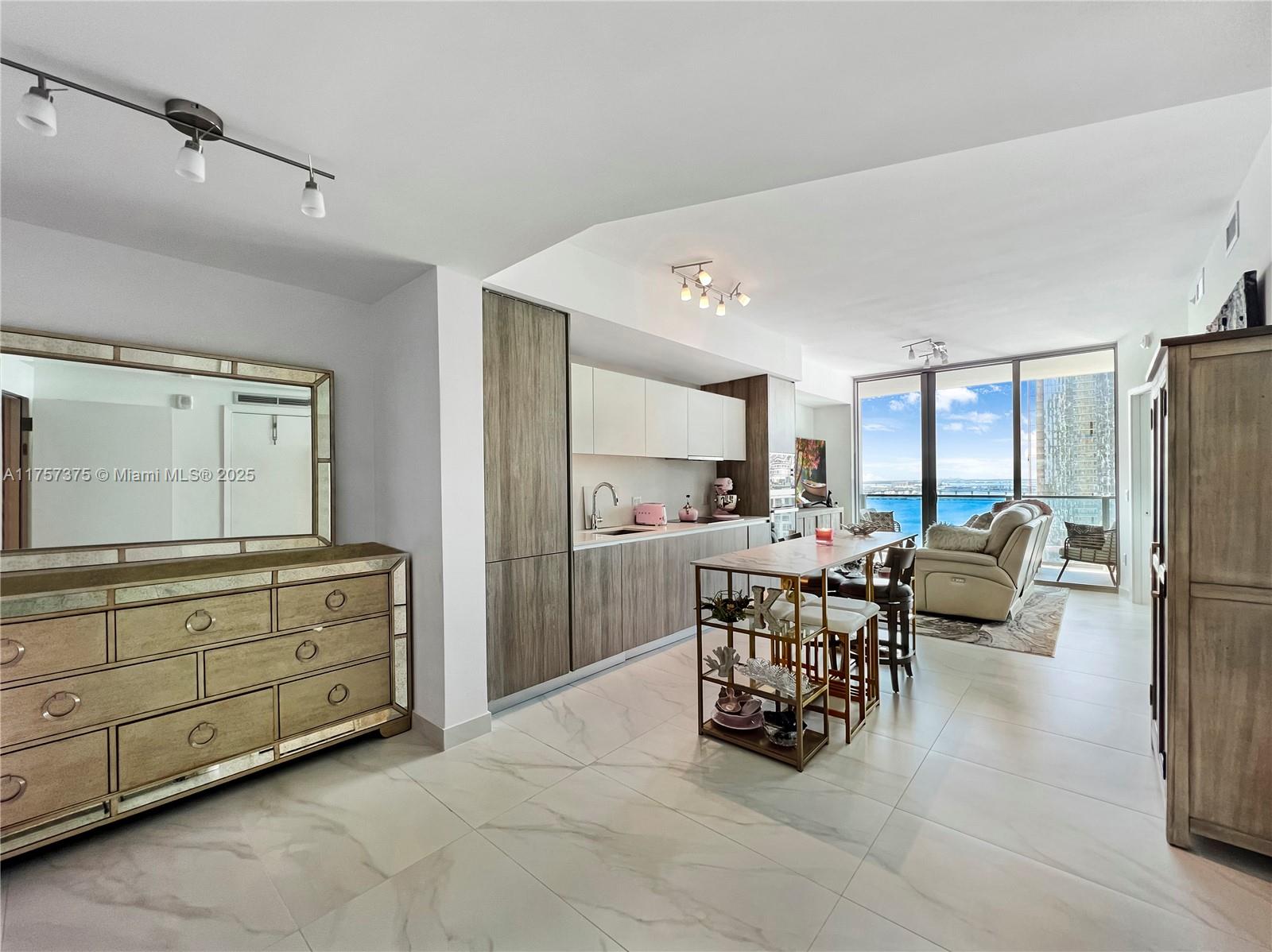 BISCAYNE BEACH CONDO - Residential